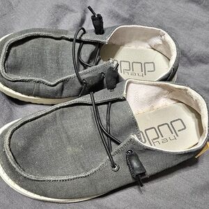 HeyDudes, size 6
